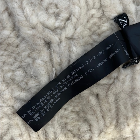 Zara Beige Scarf/Wrap - Picture 2 of 4